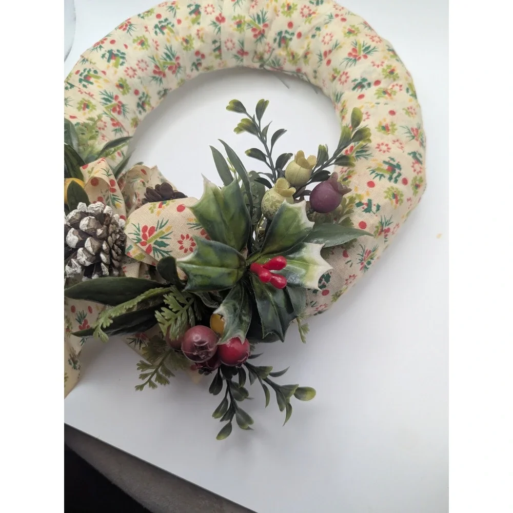 Vtg Fabric Wreath Floral Berry Holly Pinecone Christmas Holiday Home Decor‎ 10